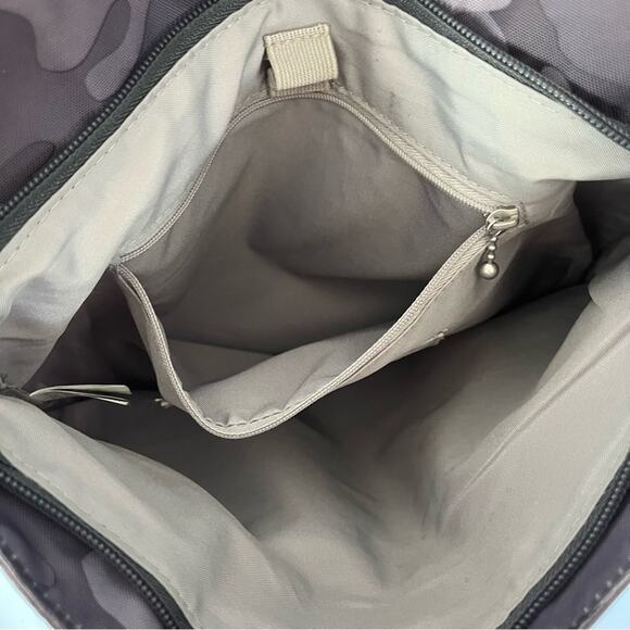 Baggallini Bucket Bagg - Crossbody - Gray Camo Size Medium - Picture 6 of 8